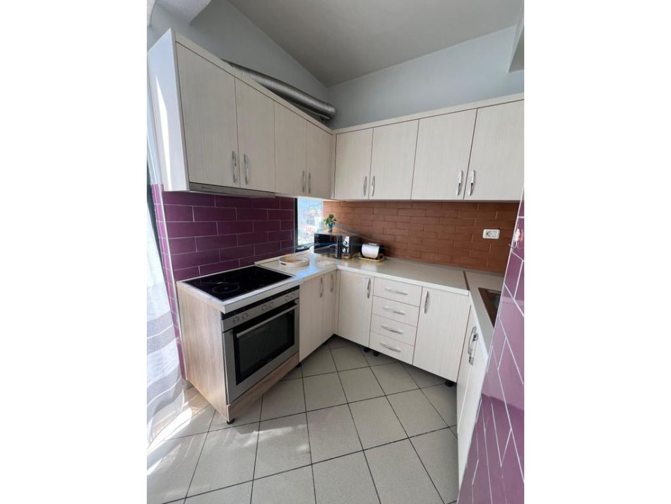 Tirane, jepet me qera apartament 2+1+Ballkon Kati 8, 70 m² 600 € 