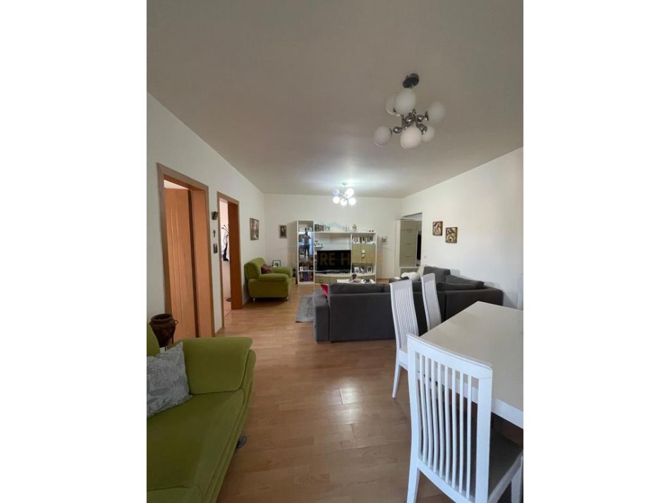 Tirane, shitet apartament 2+1+Ballkon Kati 10, 91 m² 200.000 € 
