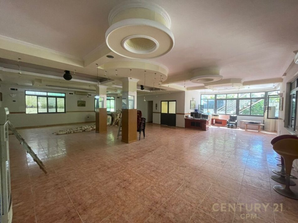 Tirane, jepet me qera ambjent biznesi , , 400 m² 2,000 € (Kinostudio)