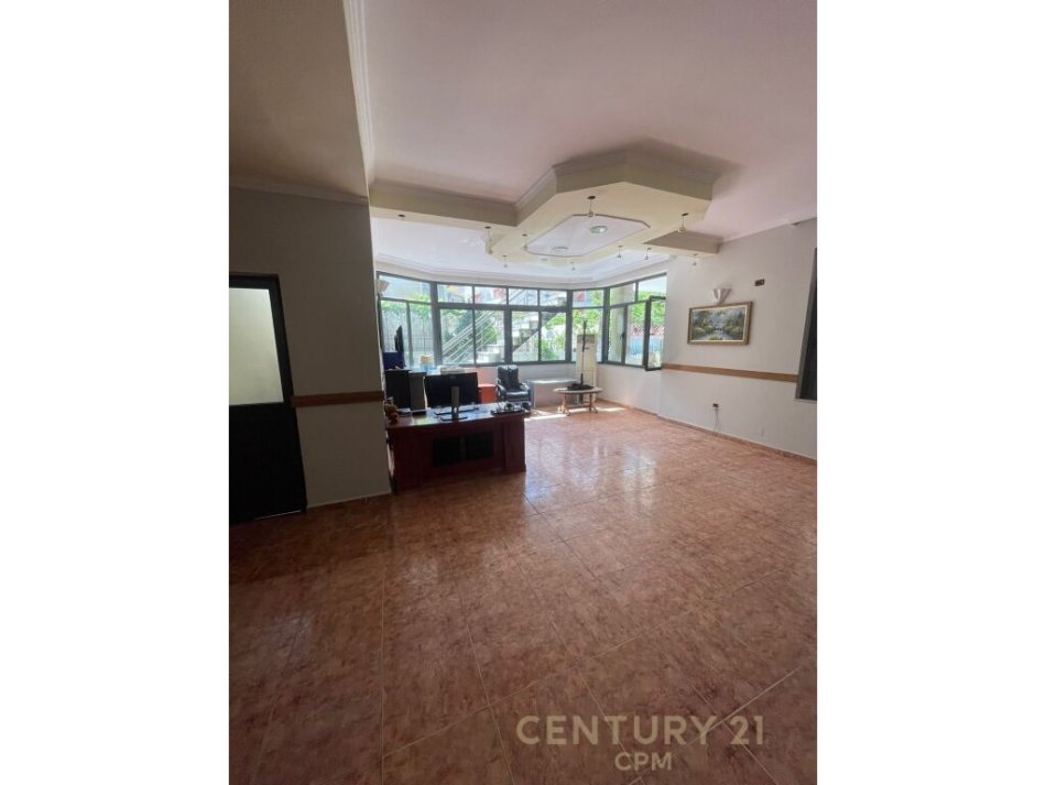Tirane, jepet me qera ambjent biznesi , , 400 m² 2,000 € (Kinostudio)