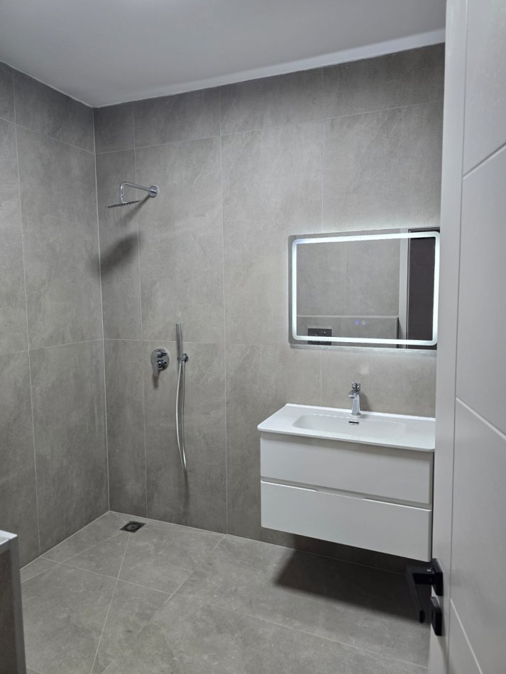 Tirane, jepet me qera apartament 2+1 Ish UET Kati 3, 93 m² 700 €