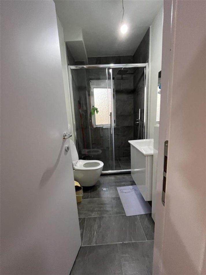 Tirane, shitet apartament 2+1+Ballkon Kati 3, 81 m² 160.000 € (Materniteti i Ri ,Brryli)