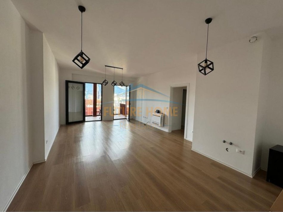 Tirane, shitet apartament 3+1+Ballkon Kati 18, 159 m² 380.000 € 