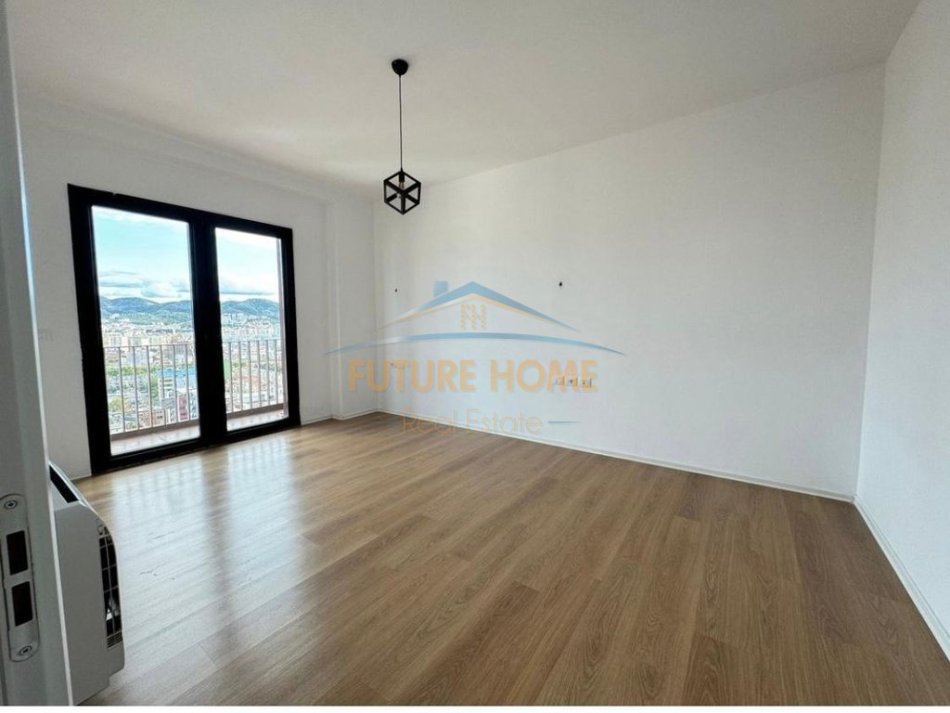 Tirane, shitet apartament 3+1+Ballkon Kati 18, 159 m² 380.000 € 