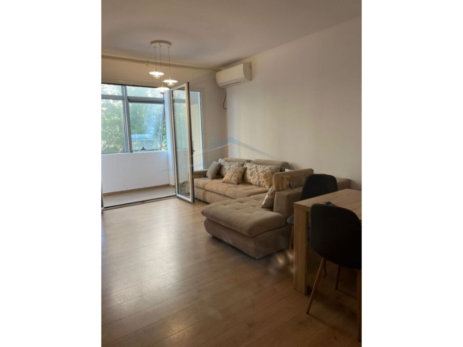Tirane, shitet apartament 2+1+Ballkon Kati 2, 90 m² 195.000 € (Nisharaku)