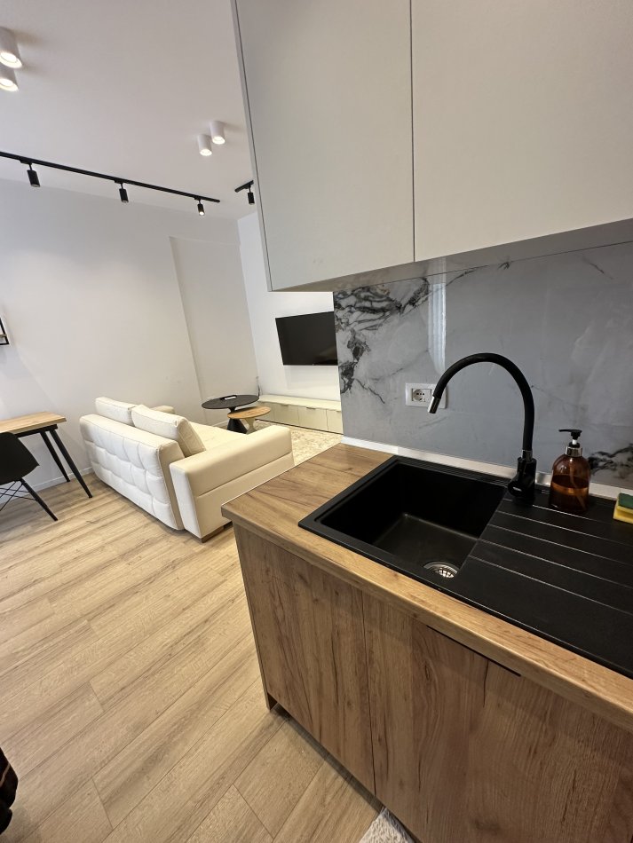 Tirane, jepet me qera apartament 1+1+Ballkon Kati 1, 52 m² 550 € (Kopshti Botanik)