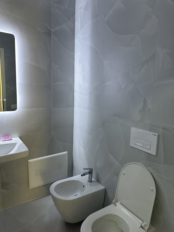 Tirane, jepet me qera 2+1+Ballkon Kati 5, 85 m² ,500Euro(Pasho Hysa)