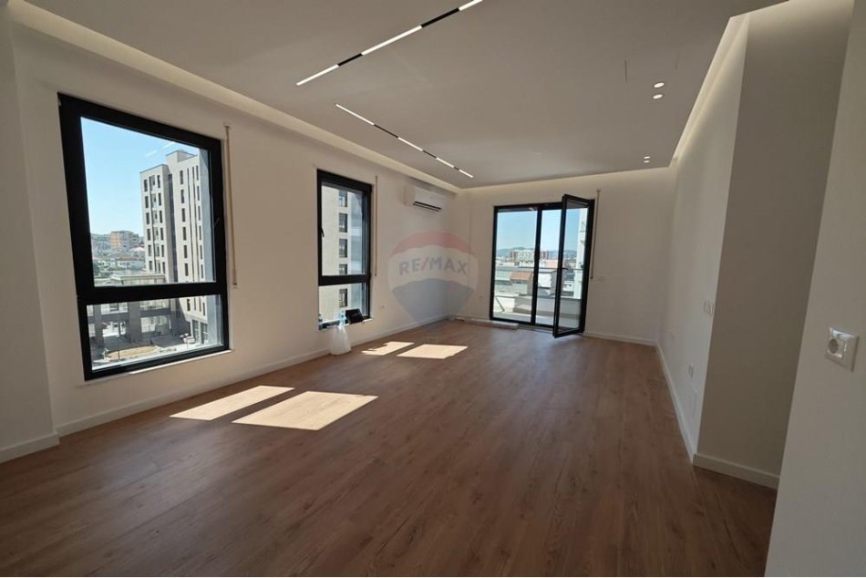 Tirane, shes apartament 2+1+Aneks+Ballkon Kati 3, 103 m² 195.000 € 
