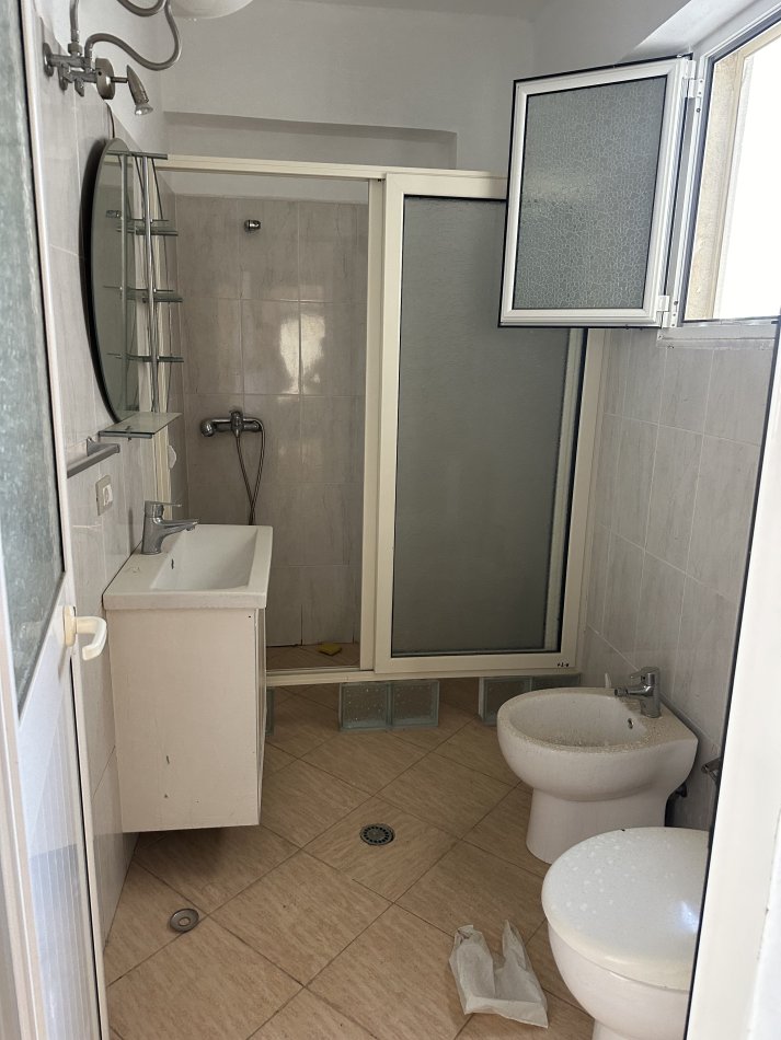 Dhermi - Palase, jepet me qera hotel Kati 4, 500 m² (Dhermi - Himar)