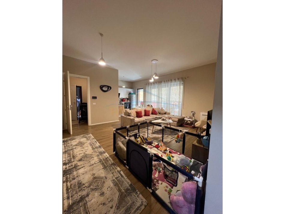 Tirane, shitet apartament 2+1+Ballkon Kati 5, 121 m² 385.000 € 