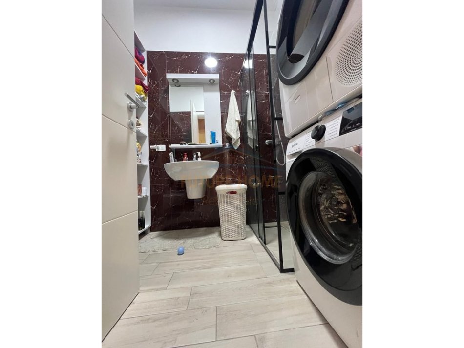 Tirane, shitet apartament 2+1+Ballkon Kati 5, 121 m² 385.000 € 