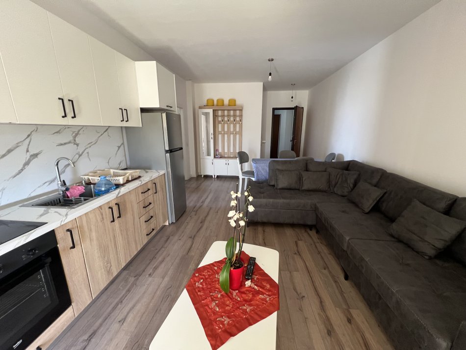 Tirane, jepet me qera apartament 1+1+Ballkon Kati 5, 80 m² 470 € 