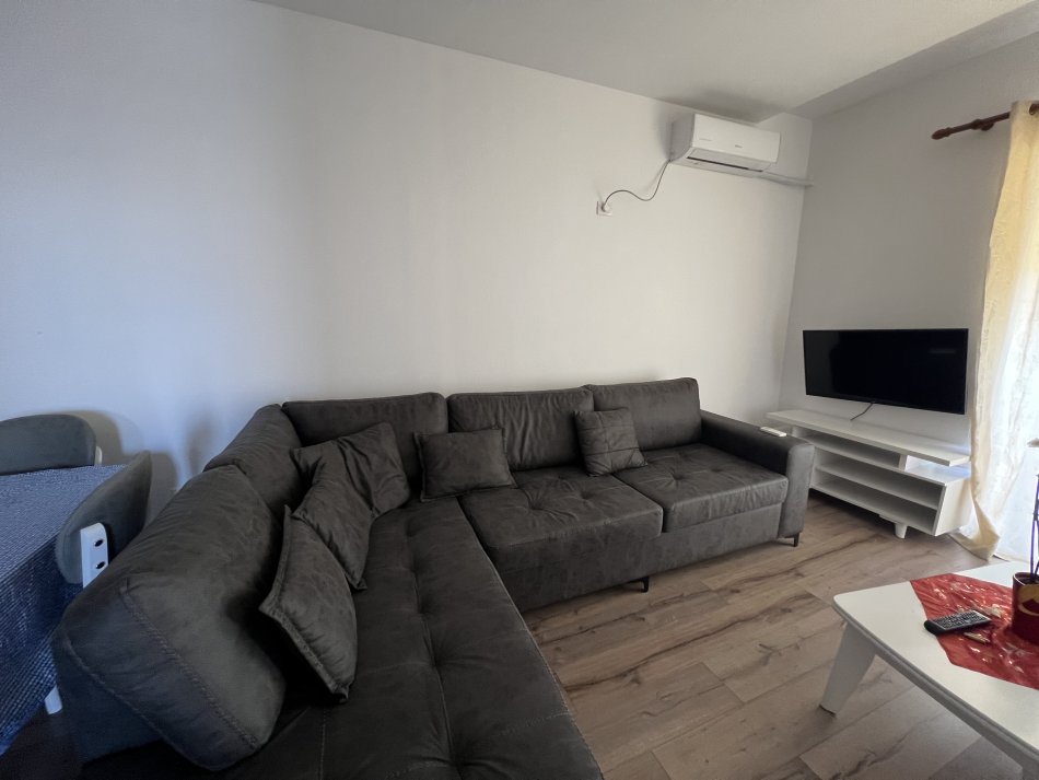 Tirane, jepet me qera apartament 1+1+Ballkon Kati 5, 80 m² 470 € 