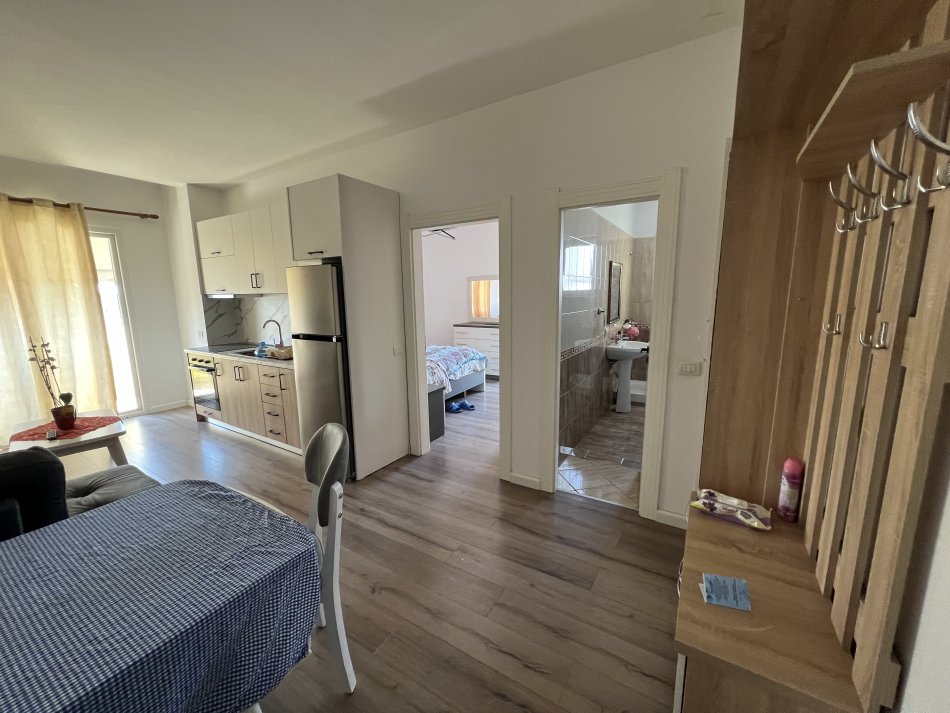 Tirane, jepet me qera apartament 1+1+Ballkon Kati 5, 80 m² 470 € 
