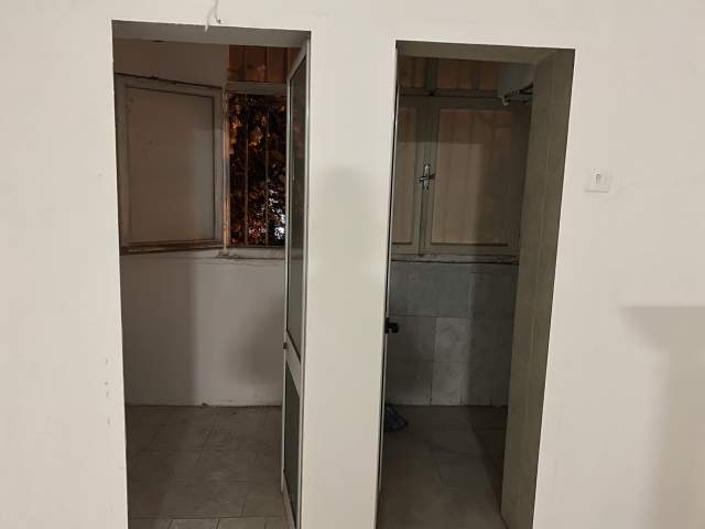Tirane, shes dyqan prane Pazarit te Ri  Kati 0, 36 m² 75.000 Euro