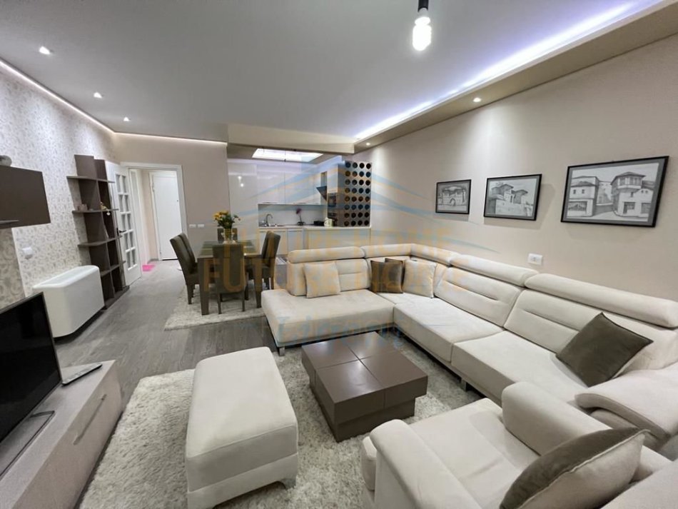 Tirane, shitet apartament 2+1+Ballkon Kati 5, 112 m² 375.000 € 