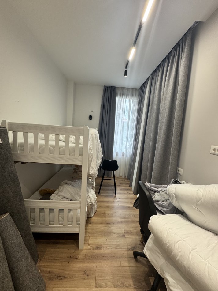 Tirane, jepet me qera apartament 2+1 me parkim Kati 1, 90 m² 700 € (Blloku i Vilave Selite)