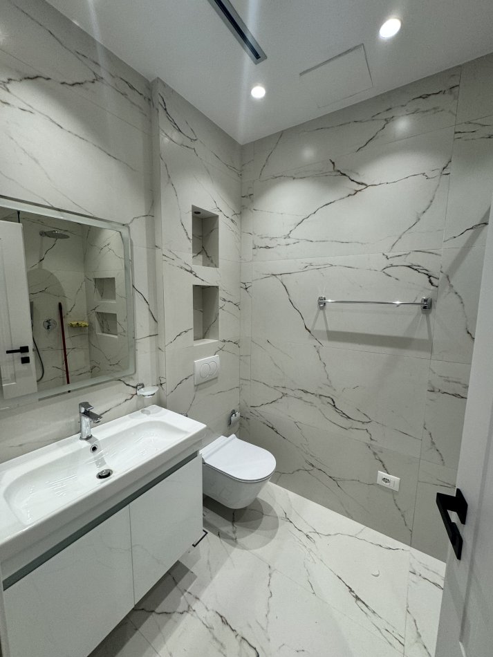 Tirane, jepet me qera apartament 2+1+parkim Kati 2, 90 m² 700 € (Blloku i Vilave Selite)