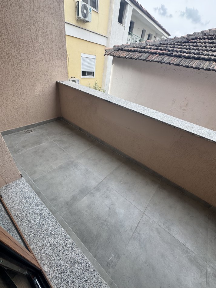 Tirane, jepet me qera apartament 2+1+parkim Kati 2, 90 m² 700 € (Blloku i Vilave Selite)