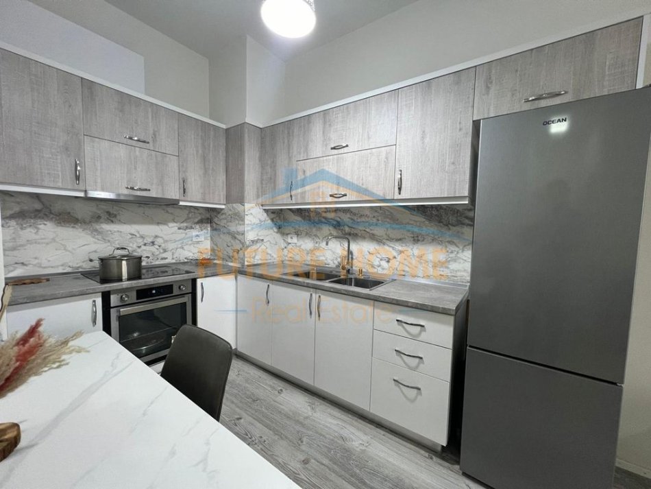 Tirane, shitet apartament 2+1+Ballkon Kati 2, 93 m² 175.000 € 