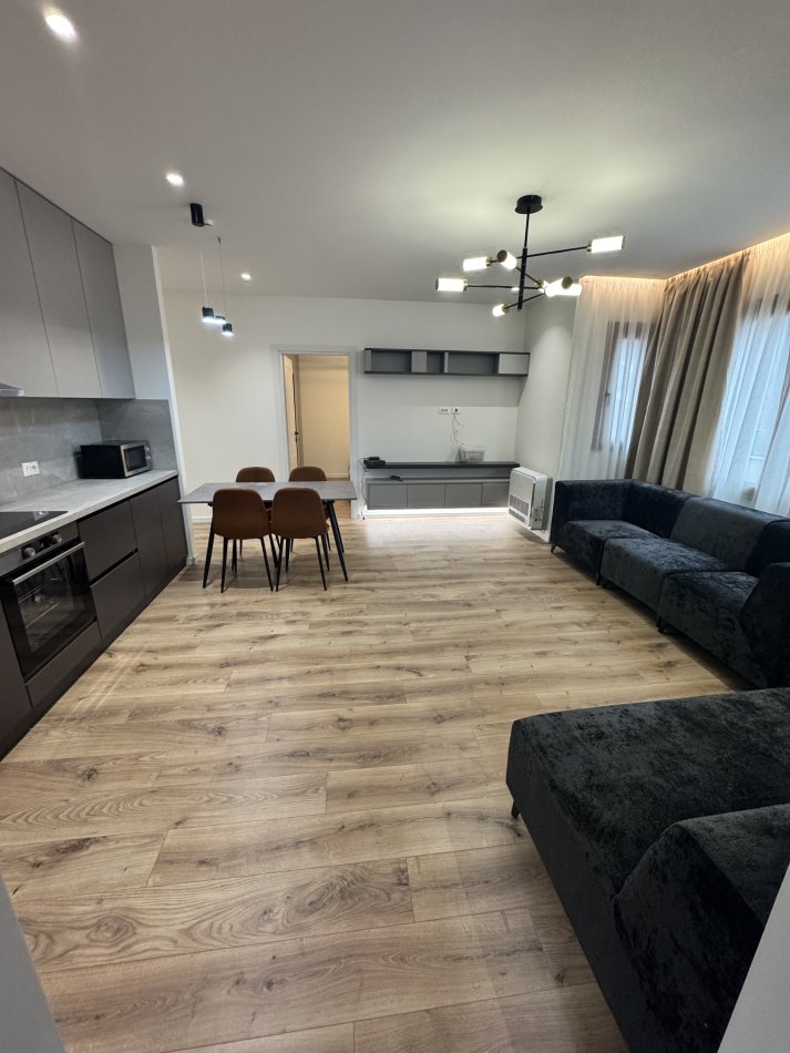 Tirane, jepet me qera apartament 2+1+parkim Kati 2, 90 m² 700 € (Blloku i Vilave Selite)
