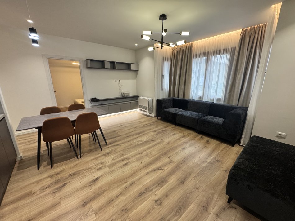 Tirane, jepet me qera apartament 2+1+parkim Kati 2, 90 m² 700 € (Blloku i Vilave Selite)