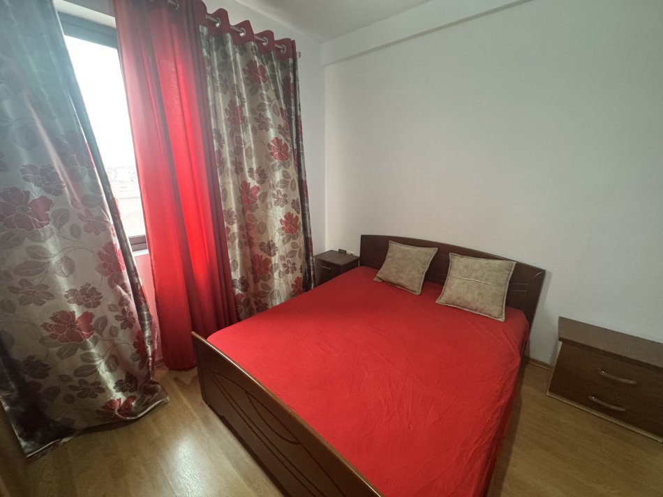 Tirane, jepet me qera apartament 1+1+Ballkon Kati 5, 80 m² 500 € (Rr. E dibres, vila Goldi)
