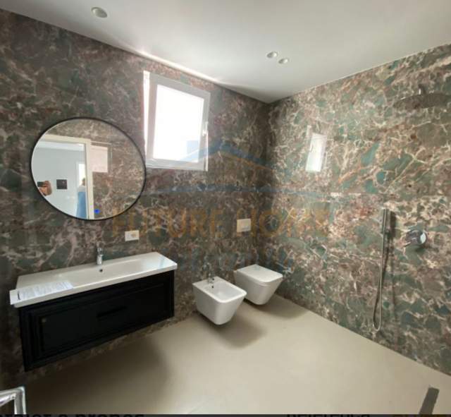 Tirane, jepet me qera Vile 4+1+BLK Kati 3, 502 m² 3.000 Euro (Vilat Ambasades Amerikane)