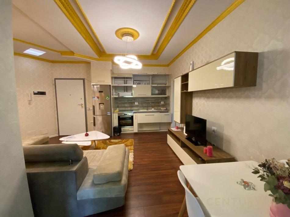 Tirane, jepet me qera apartament 2+1, Kati 3, 102 m² 650 € (Liqeni i Thate)