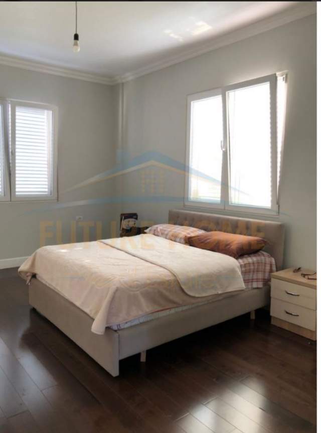 Tirane, jepet me qera apartament 2+1 Kati 2, 100 m² 600 Euro (Pjeter Budi)