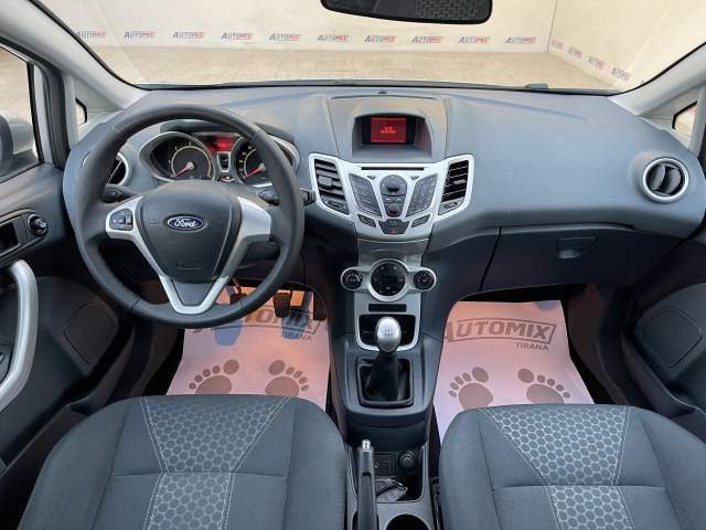 Tirane, shes makine Ford FIESTA Viti 2010, 5.700 Euro