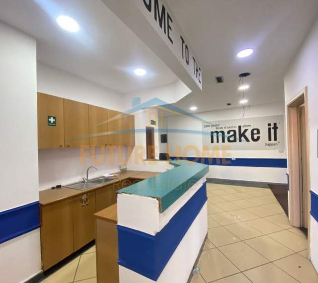 Tirane, jepet me qera ambjent biznesi Kati 1, 103 m² 800 Euro (Bulevard. Pran Ministris se Jashtme)