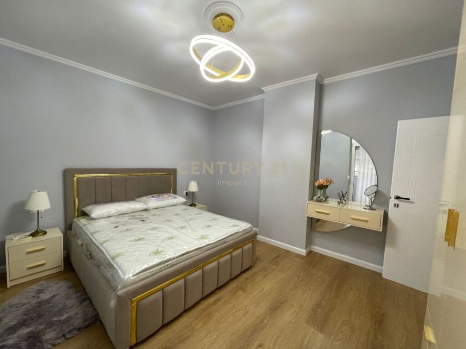 Tirane, jepet me qera apartament 2+1, Kati 4, 102 m² 800 € (Zogu i zi)