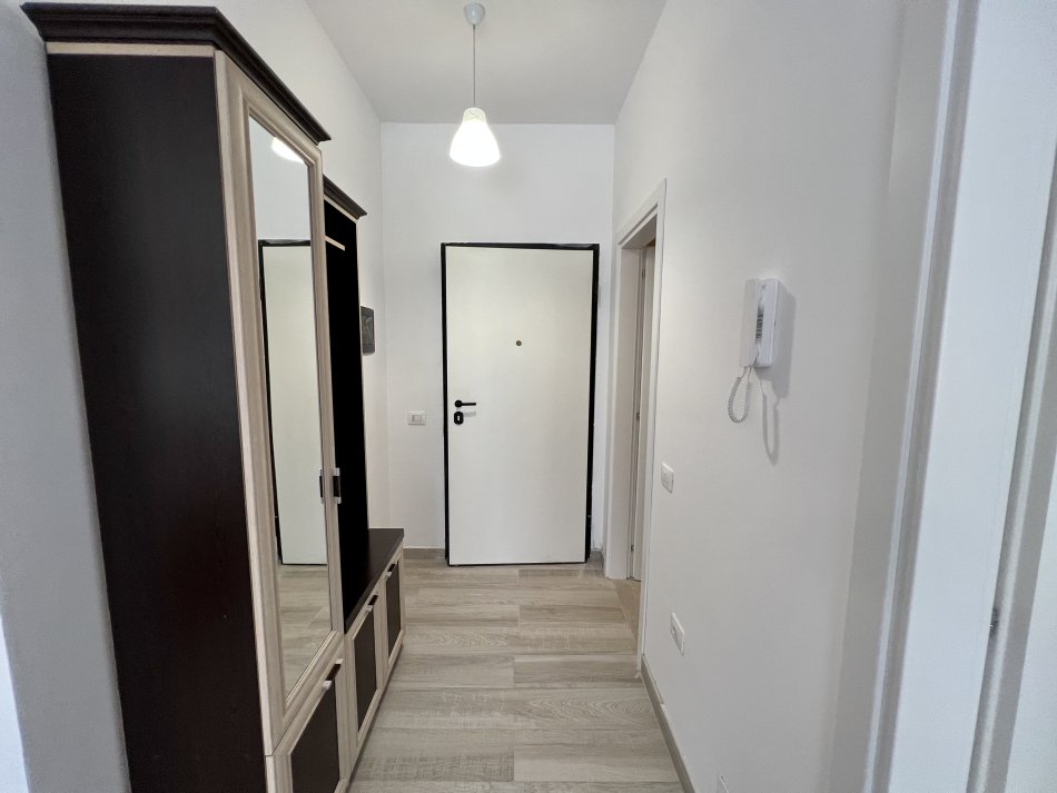 Tirane, jepet me qera apartament 1+1+Ballkon Kati 5, 58 m² 450 € (5-Maji)