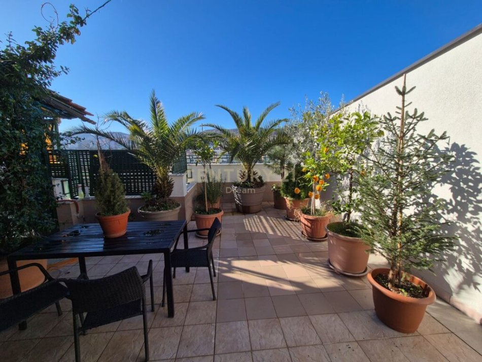 Tirane, shitet apartament 1+1+Ballkon, Kati 12, 116 m² 195,000 € (Komuna Parisit)