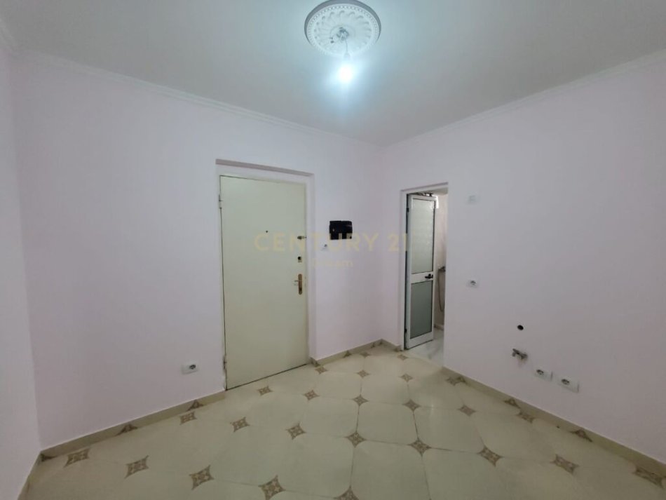 Tirane, shitet apartament 1+1, Kati 1, 54 m² 66,000 € (Kinostudio)
