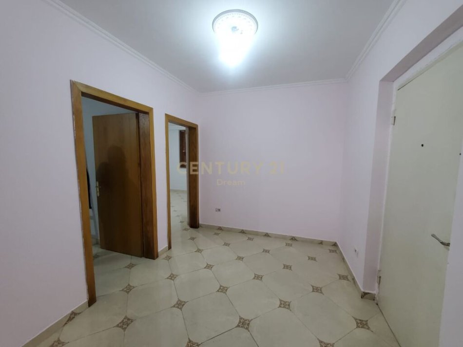 Tirane, shitet apartament 1+1, Kati 1, 54 m² 66,000 € (Kinostudio)