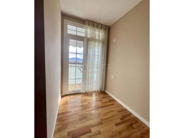 Tirane, jepet me qera apartament 1+1 Kati 5, 78 m² 700  (Myslym shyr)
