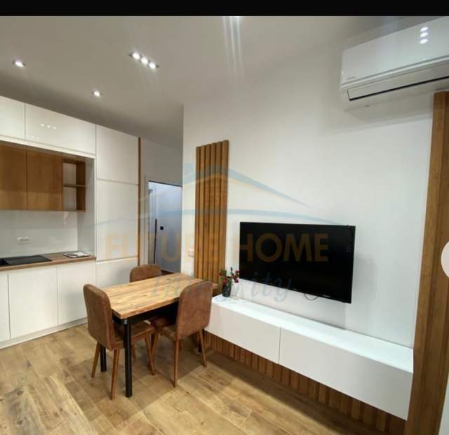 Tirane, jepet me qera apartament 2+1 Kati 12, 90 m² 1.200 Euro (Komuna e parisit)