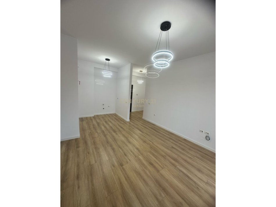 Tirane, shitet apartament 1+1 Kati 5, 65 m² 92.000 € (Misto mame)