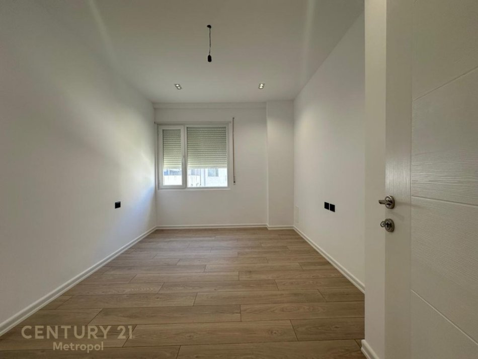 Tirane, shitet apartament 2+1 Kati 3, 109 m² 130.000 € (Fresk)