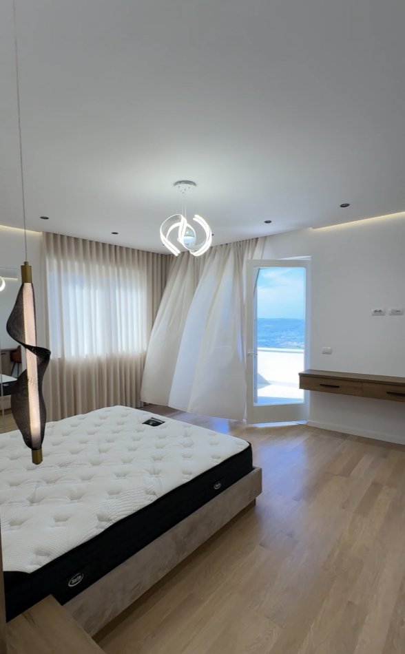 ALF45509 Tirane, jepet me qera 3 Katshe Kati 4, 680 m² 5.000 € (petrele)