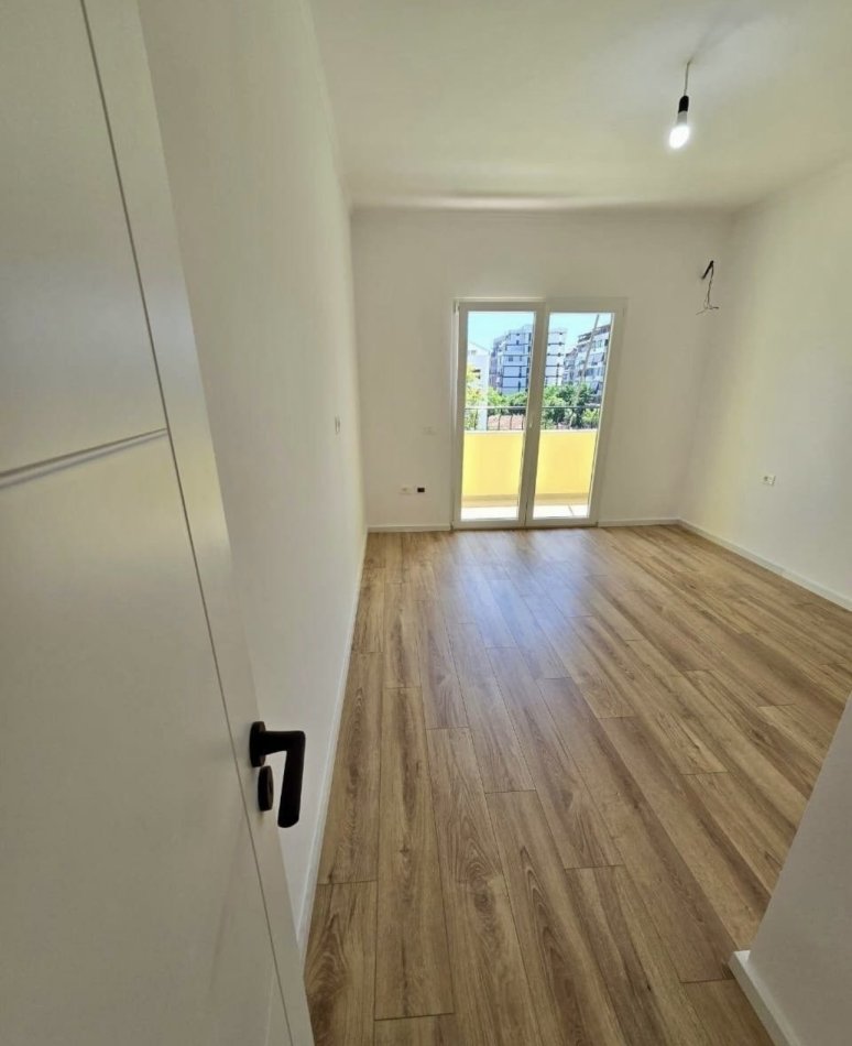 Tirane, shitet apartament , Kati 4, 71 m2 120,000 € 