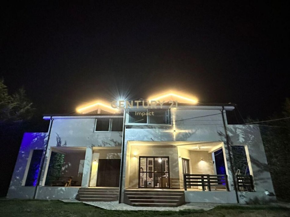 Tirane, shitet Vile 2+1+Ballkon, Kati 2, 890 m² 400,000 € (Teg)