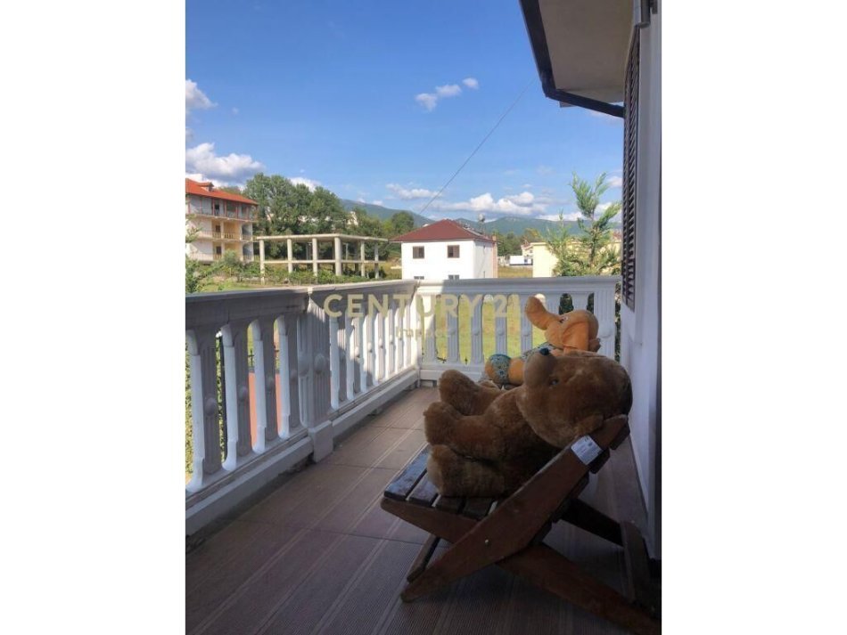 Tirane, shitet Vile 2+1+Ballkon, Kati 2, 890 m² 400,000 € (Teg)