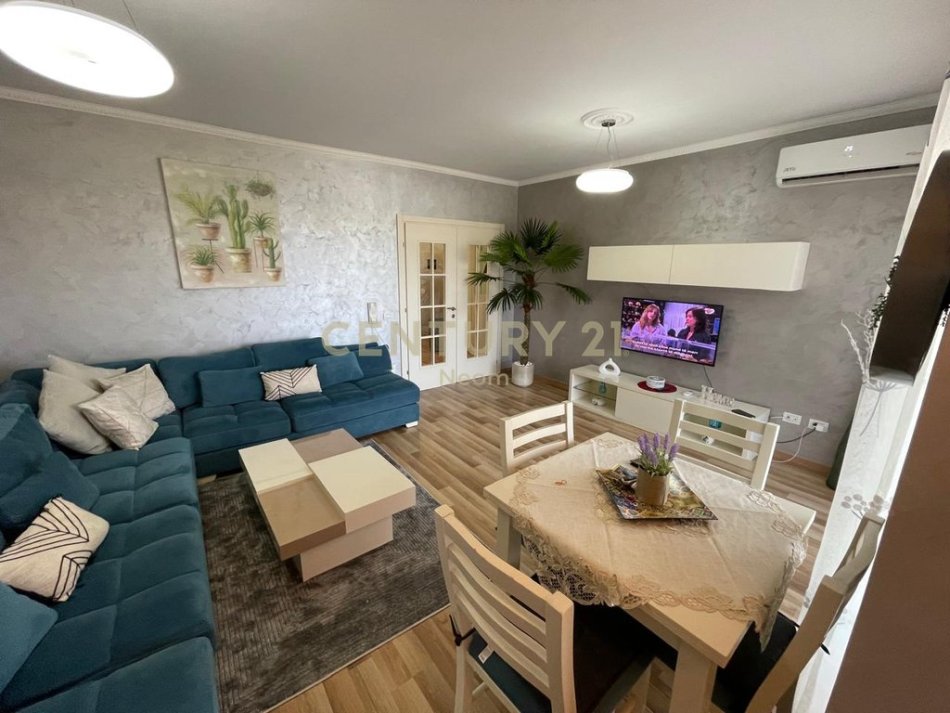 Tirane, jepet me qera apartament 2+1 Kati 4, 104 m² 800 € (Liqeni i Thate)