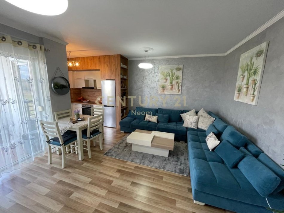Tirane, jepet me qera apartament 2+1 Kati 4, 104 m² 800 € (Liqeni i Thate)