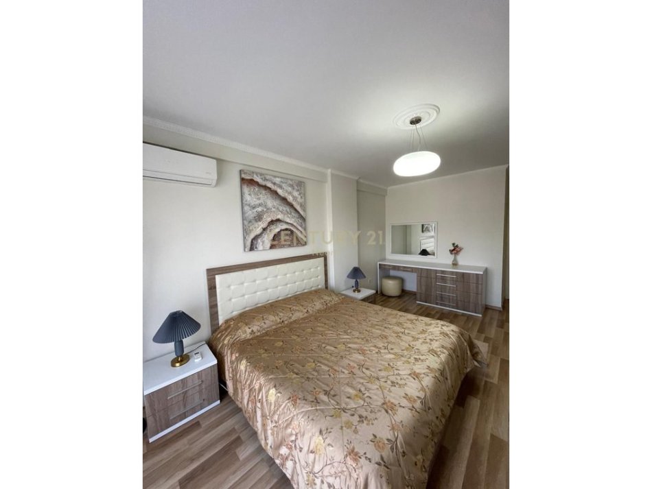 Tirane, jepet me qera apartament 2+1 Kati 4, 104 m² 800 € (Liqeni i Thate)