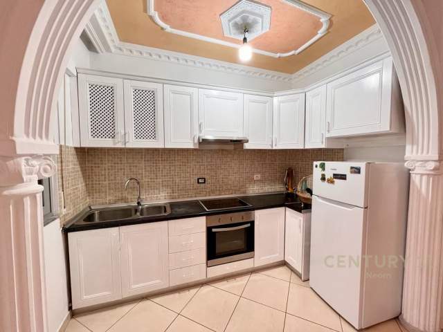 Tirane, jepet me qera apartament 2+1 Kati 3, 116 m² 570 Euro (Liqeni i Thate)