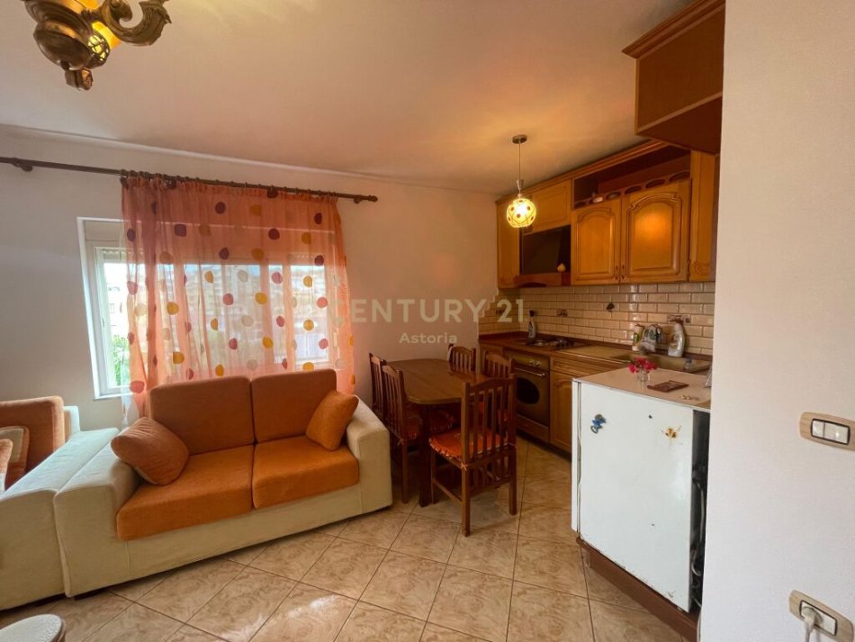 Tirane, jepet me qera apartament 1+1, Kati 4, 51 m² 300 € (Rrethrotullimi Shkozes)